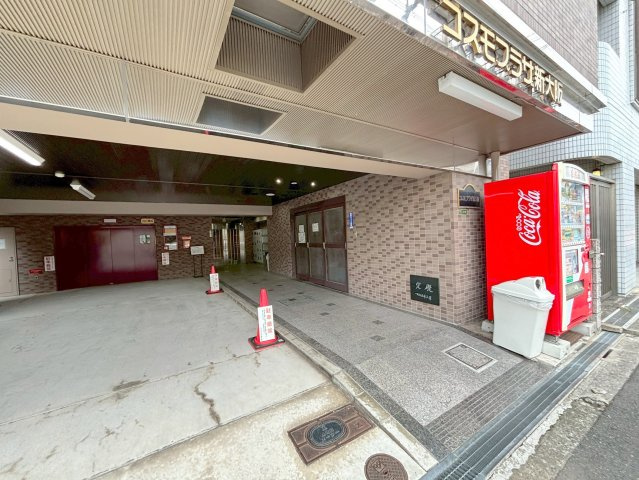 コスモプラザ新大阪のエントランス