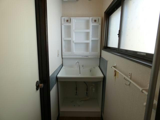 緑ヶ岡1-12-1貸家の洗面所