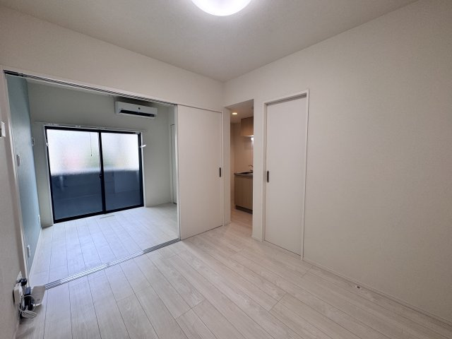 KayOto residence 久世上久世町の居間・リビング