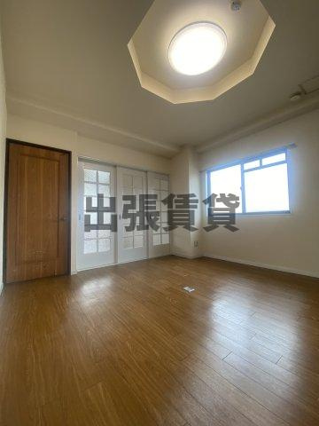 仲介手数料0円！！ロイヤルハウスの居間・リビング