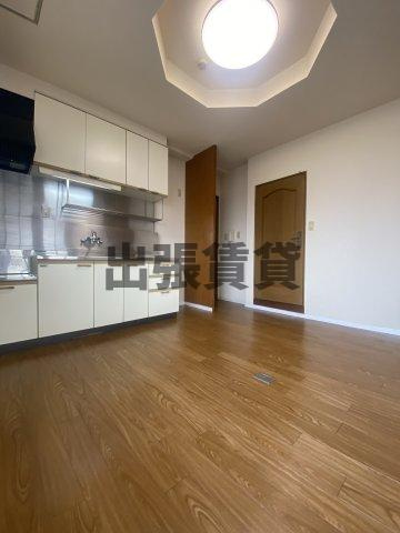 仲介手数料0円！！ロイヤルハウスの居間・リビング