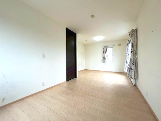 里塚緑ヶ丘3丁目の洋室