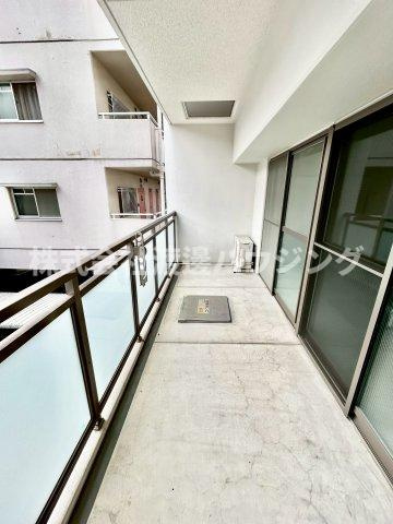 Welina江坂のバルコニー