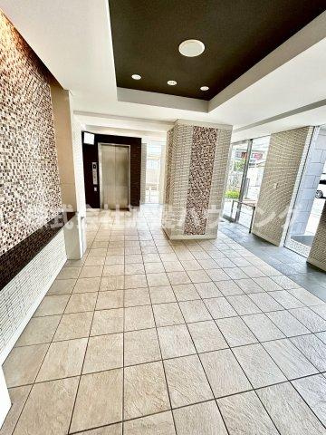 Welina江坂のエントランス