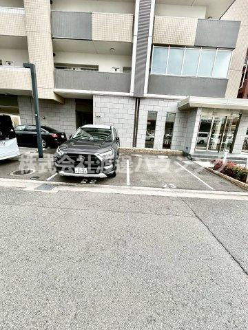 Welina江坂の駐車場