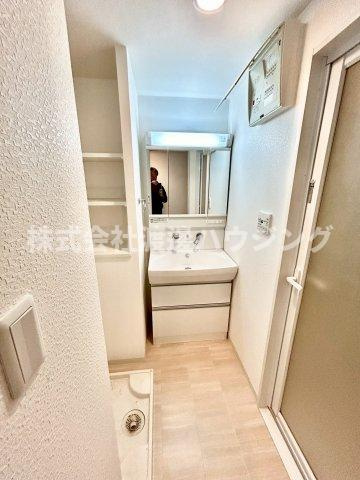 Welina江坂の洗面所