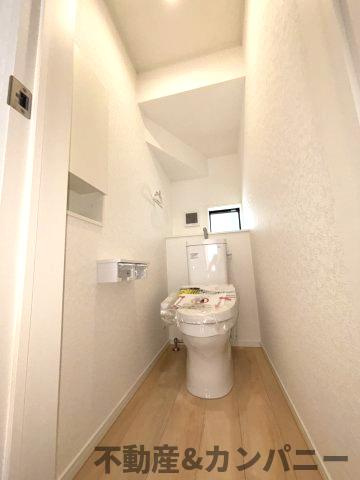 クレイドルガーデン溝辺1号棟　新築建売分譲地(全2棟)　松山市溝辺第2のトイレ|落ち着いた色調のトイレです