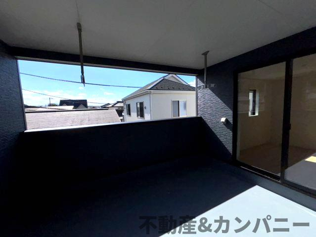 クレイドルガーデン溝辺　新築建売分譲地(全2号地)　松山市溝辺第2-1号地のバルコニー|開放的で明るい空間を演出してくれるバルコニーです