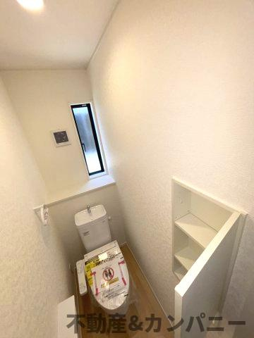 クレイドルガーデン溝辺　新築建売分譲地(全2号地)　松山市溝辺第2-1号地のトイレ|落ち着いた色調のトイレです
