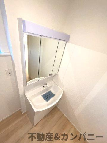 クレイドルガーデン溝辺1号棟　新築建売分譲地(全2棟)　松山市溝辺第2の独立洗面台|朝の支度にも助かる、独立の洗髪洗面化粧台