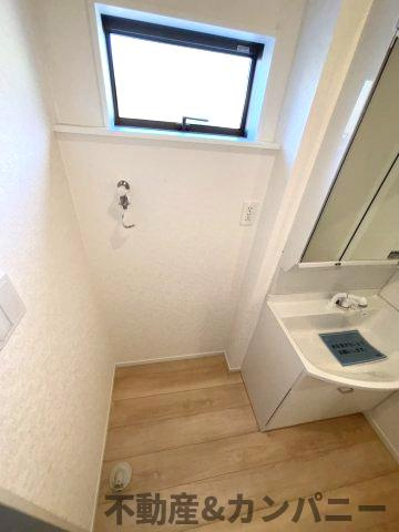 クレイドルガーデン溝辺　新築建売分譲地(全2号地)　松山市溝辺第2-1号地の独立洗面台|朝の支度にも助かる、独立の洗髪洗面化粧台