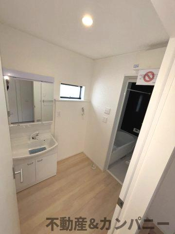 クレイドルガーデン溝辺　新築建売分譲(全2号地)　松山市溝辺第2-2号地のトイレ|コンパクトで使いやすいトイレです