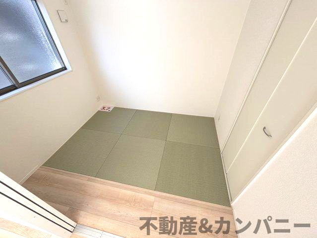 クレイドルガーデン溝辺　新築建売分譲(全2号地)　松山市溝辺第2-2号地の和室|落ち着いた雰囲気の和室付きです