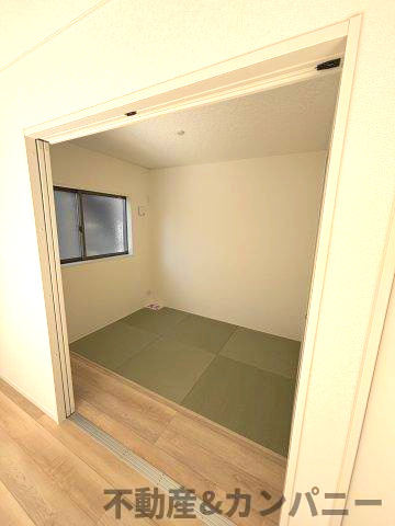 クレイドルガーデン溝辺　新築建売分譲(全2号地)　松山市溝辺第2-2号地の洋室