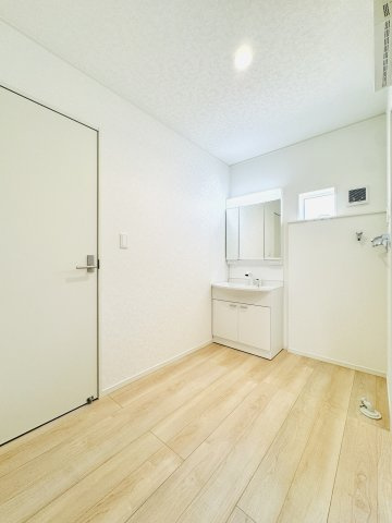 Cradle Garden大泉町寄木戸第16　新築住宅 3号棟の独立洗面台