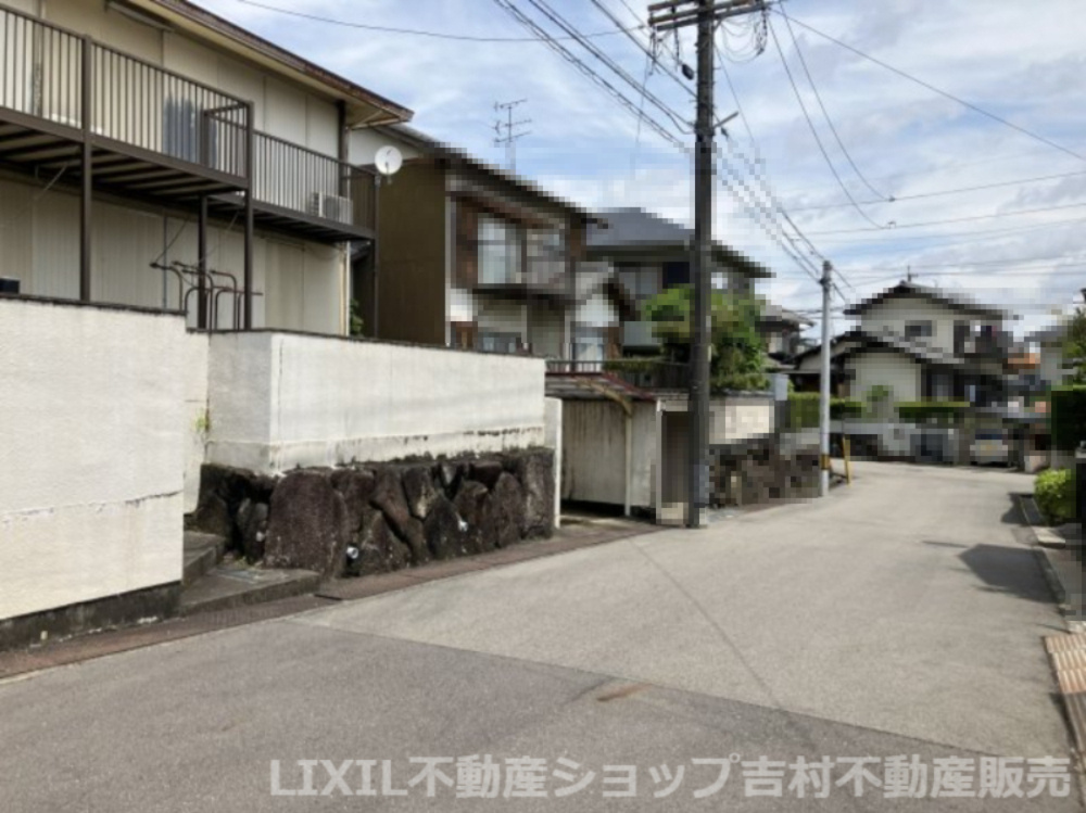 各務原市つつじが丘2丁目 売地の前面道路含む現地写真