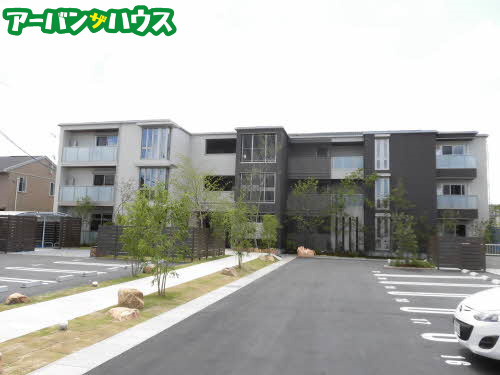 ニューマルセリーノ A棟の外観