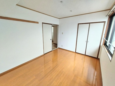 玄関側洋室６帖