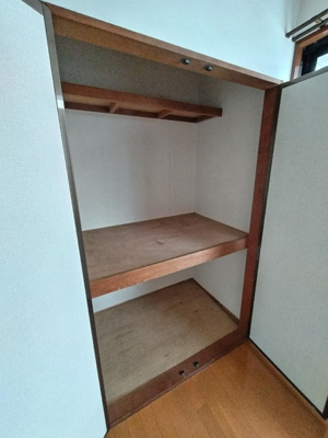 玄関側洋室６帖の収納