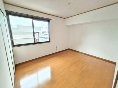 玄関側洋室６帖