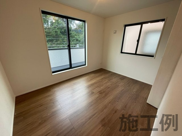 厚木市棚沢新築戸建て　２期1号棟の洋室|明るい洋室です