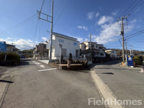 厚木市棚沢新築戸建て　２期1号棟の前面道路含む現地写真|前面道路含む現地写真です。