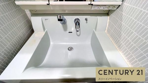 大阪市大正区泉尾４丁目のテラスの洗面所|★シャンドレ付き独立洗面！★