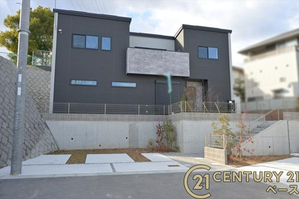 奈良市北登美ケ丘６丁目 ５号棟 ／一戸建の駐車場|■現地撮影写真■駐車スペース２台分完備！