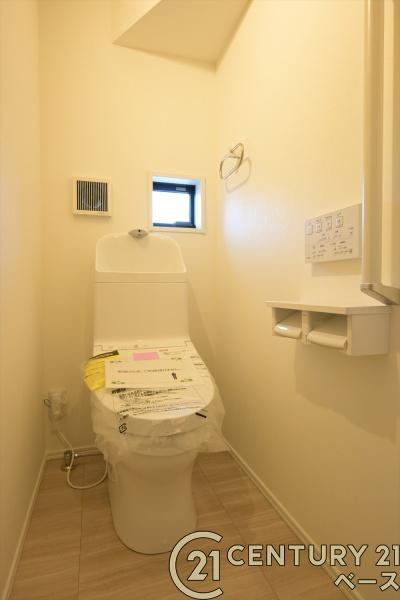 奈良市北登美ケ丘６丁目 ６号棟 ／一戸建のトイレ|■現地撮影写真■１・２階ともに清潔感ある綺麗なお手洗を完備！