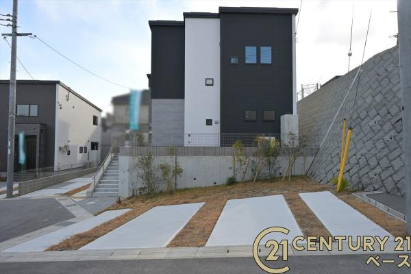 奈良市北登美ケ丘６丁目 ６号棟 ／一戸建の駐車場|■現地撮影写真■駐車スペース２台分完備！