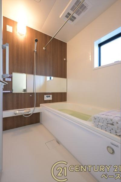 奈良市北登美ケ丘６丁目 ６号棟 ／一戸建の浴室|■現地撮影写真■ゆったりしたサイズの浴室！足を伸ばしての入浴は疲れも癒してくれます！