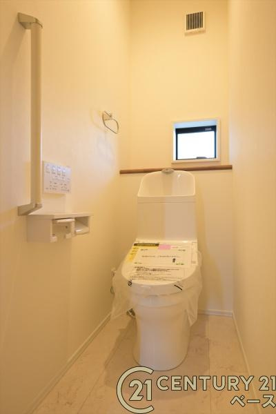 奈良市北登美ケ丘６丁目 ７号棟 ／一戸建のトイレ|■現地撮影写真■１・２階ともに清潔感ある綺麗なお手洗を完備！