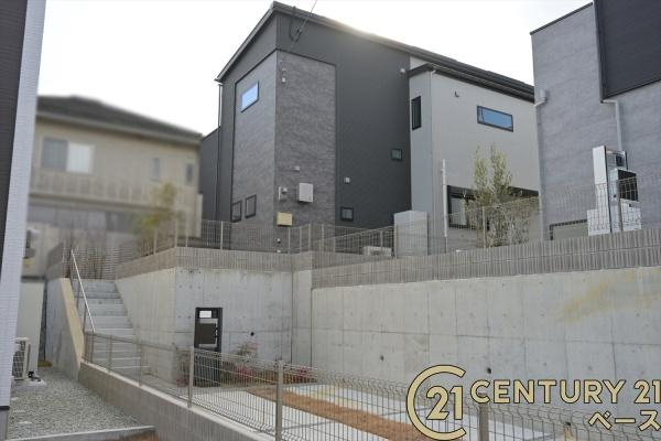 奈良市北登美ケ丘６丁目 ７号棟 ／一戸建の駐車場|■現地撮影写真■駐車スペース２台分完備！