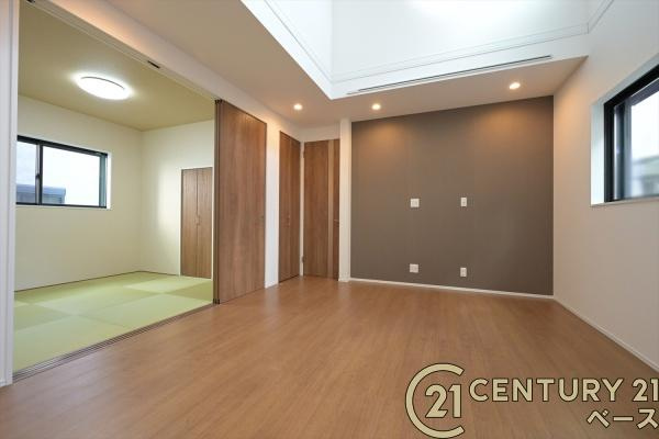 奈良市北登美ケ丘６丁目 ７号棟 ／一戸建の居間・リビング|■現地撮影写真■ご家族でくつろいでいただける広々したリビングです！