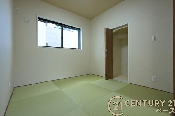 奈良市北登美ケ丘６丁目 ７号棟 ／一戸建の和室|■現地撮影写真■和室にも便利な収納スペースを完備！