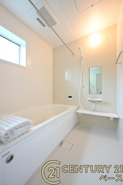 リーブルガーデン浅古 ２号棟 ／新築一戸建の浴室|■現地撮影写真■ゆったりしたサイズの浴室！足を伸ばしての入浴は疲れも癒してくれます！