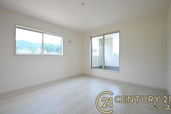 リーブルガーデン浅古 ２号棟 ／新築一戸建の洋室|■現地撮影写真■明るい雰囲気の洋室です！