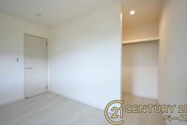 リーブルガーデン浅古 ２号棟 ／新築一戸建の収納|■現地撮影写真■広々としたＷＩＣを完備！大きな荷物も楽々収納！■