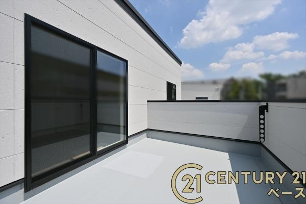 天理市三島町 １号地 ／新築一戸建のバルコニー|■現地撮影写真■開放感あふれる日当たりのよいバルコニー！