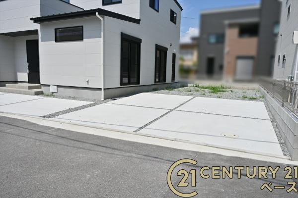 天理市三島町 １号地 ／新築一戸建の駐車場|■現地撮影写真■駐車スペース３台分完備！