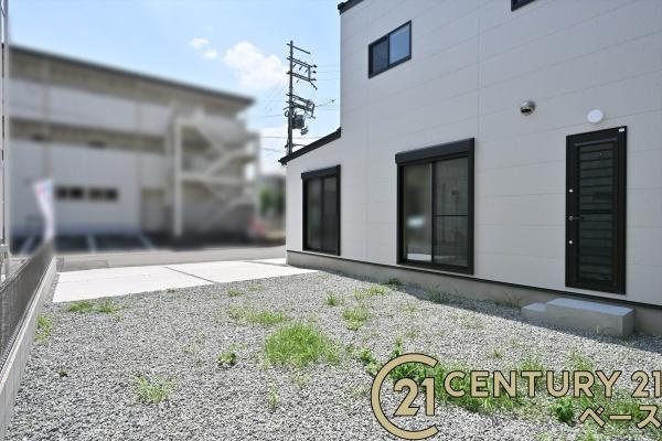 天理市三島町 １号地 ／新築一戸建の庭|■現地撮影写真■多用途に使用可能！広々としたお庭があります！