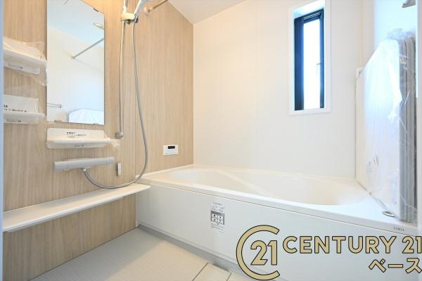 天理市三島町 １号地 ／新築一戸建の浴室|■現地撮影写真■ゆったり１坪サイズ！足を伸ばしての入浴は疲れも癒してくれます！