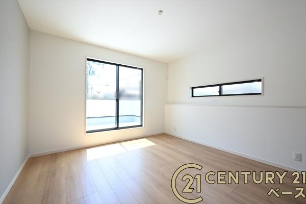 天理市三島町 １号地 ／新築一戸建の洋室|■現地撮影写真■明るい雰囲気の洋室です！