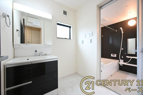 リーブルガーデン浅古 １号棟 ／新築一戸建の独立洗面台|■現地撮影写真■清潔感のある広々とした洗面スペースです！
