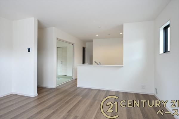 リーブルガーデン浅古 １号棟 ／新築一戸建の居間・リビング|■現地撮影写真■家計と環境に優しい！一部窓には断熱性・保温性に優れたペアガラスを使用しています！