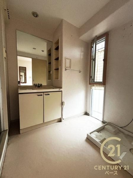 マック結崎オリエントハウスの独立洗面台|収納スペース豊富な広々とした洗面室です！