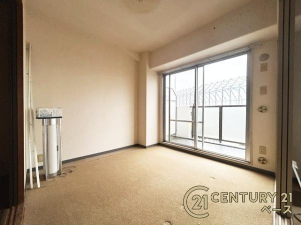 マック結崎オリエントハウスの洋室|リビングとバルコニーに面した洋室となっております！