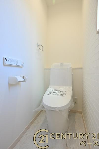 桜井市谷 ２号地 ／新築一戸建のトイレ|■現地撮影写真■１・２階ともに清潔感ある綺麗なお手洗を完備！