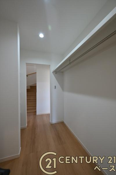 桜井市谷 ２号地 ／新築一戸建の収納|■現地撮影写真■広々としたファミリークローゼットを完備！大きな荷物も楽々収納！■