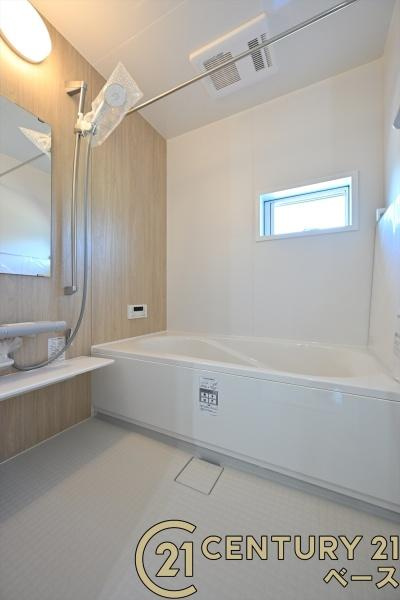 桜井市谷 ２号地 ／新築一戸建の浴室|■現地撮影写真■ゆったりしたサイズの浴室！足を伸ばしての入浴は疲れも癒してくれます！